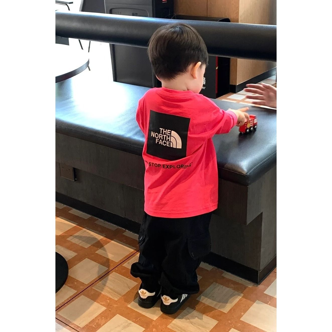 【90-160cm】絶対欲しい！トレンド 着心地良い 合わせやすい シンプル おしゃれ 長袖 Tシャツ