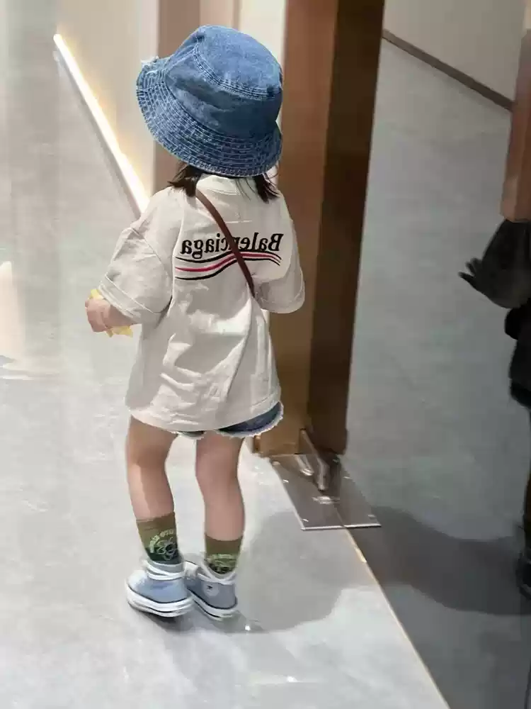 【90-160cm】話題沸騰中 爆売れ中 アルファベット トレンド 女の子 半袖 Ｔシャツ