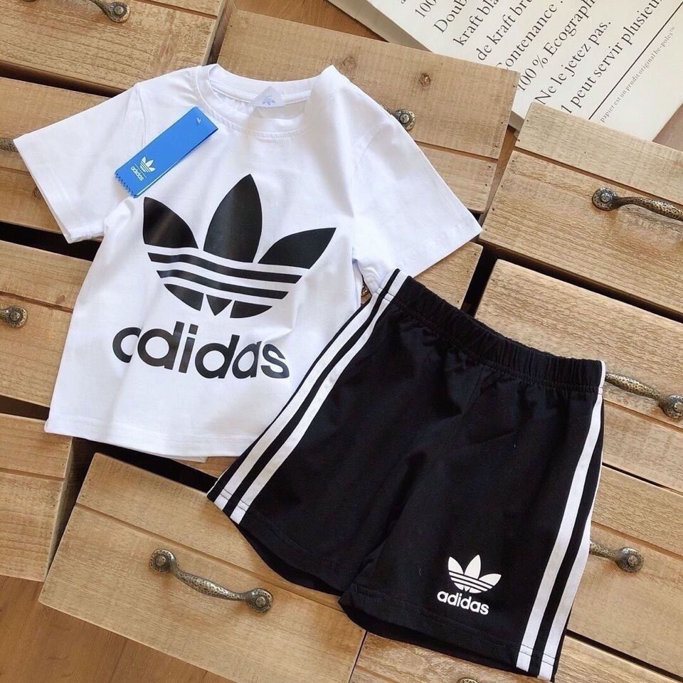 【100-160cm】二点セット 爆売れ中 大人気 カジュアル シンプル 半袖 Ｔシャツ＋ショートパンツ セット