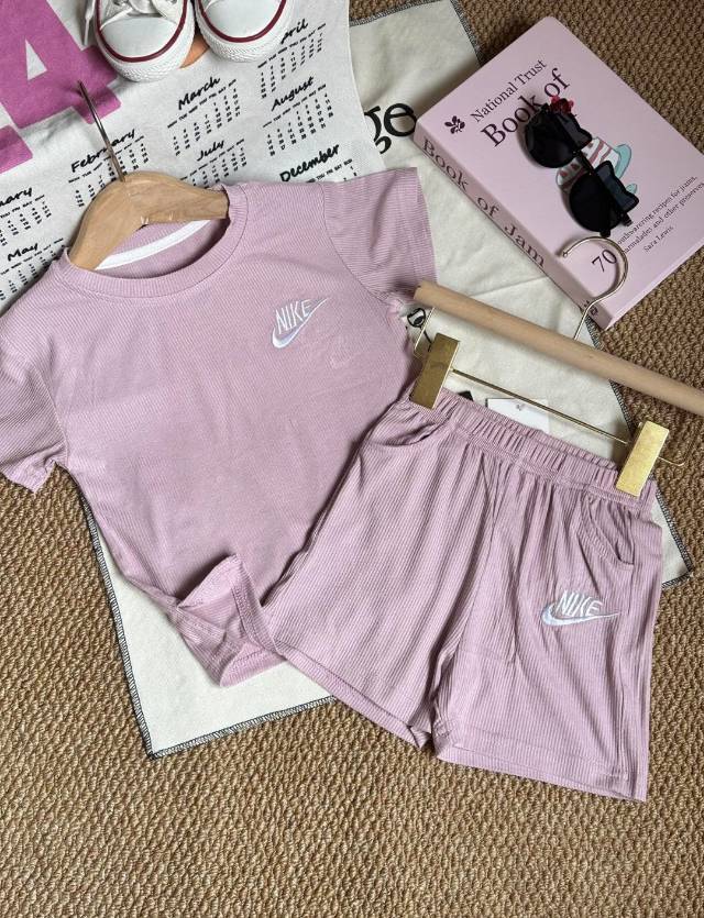 【80-130cm】二点セット 人気爆発中 爆売れ中 軽やかな着心地 無地 Ｔシャツ＋ショートパンツ セット