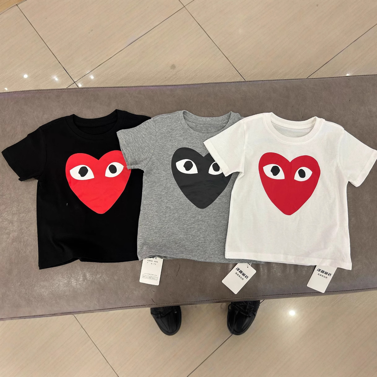 【90-160cm】存在感アップ  大注目 カジュアル ハート柄 男女限らず 半袖 Ｔシャツ
