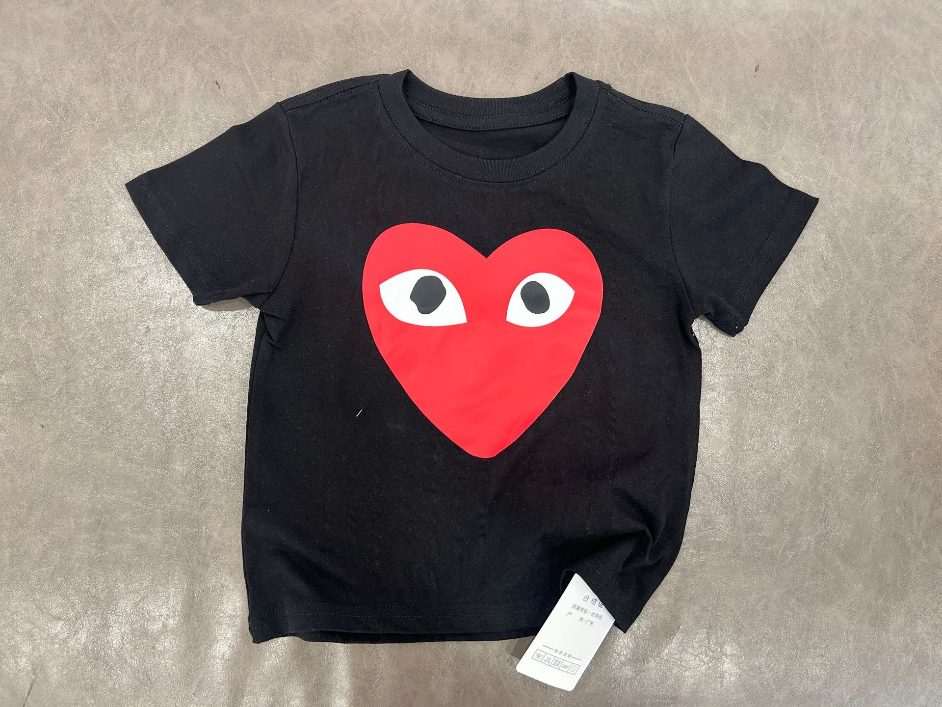 【90-160cm】存在感アップ  大注目 カジュアル ハート柄 男女限らず 半袖 Ｔシャツ