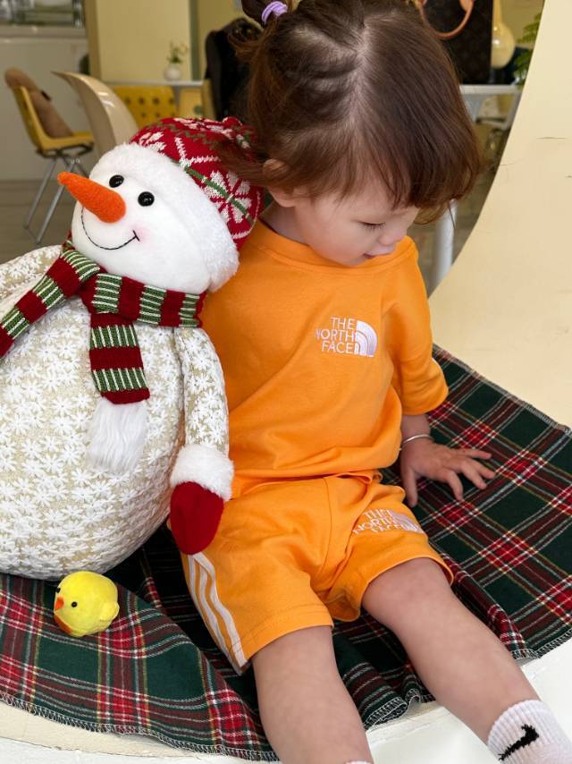 【80-130cm】二点セット 絶対欲しい 刺繍 シンプル カジュアル 半袖Tシャツ+ショートパンツ セットアップ