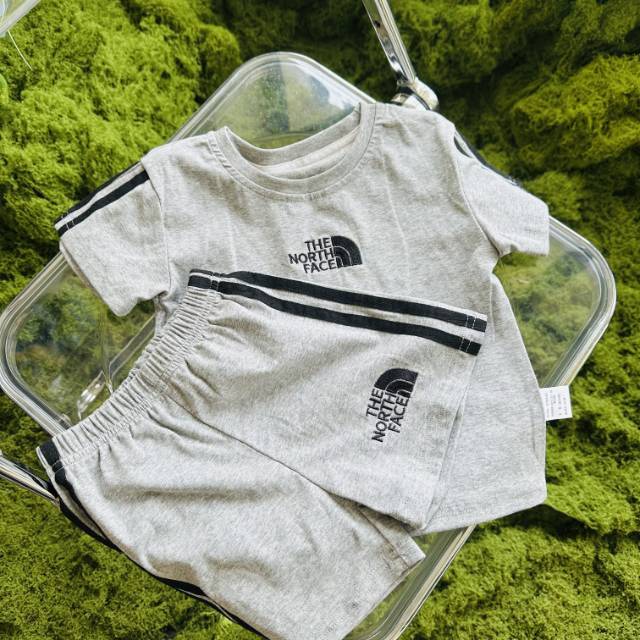 【80-130cm】二点セット 絶対欲しい 刺繍 シンプル カジュアル 半袖Tシャツ+ショートパンツ セットアップ