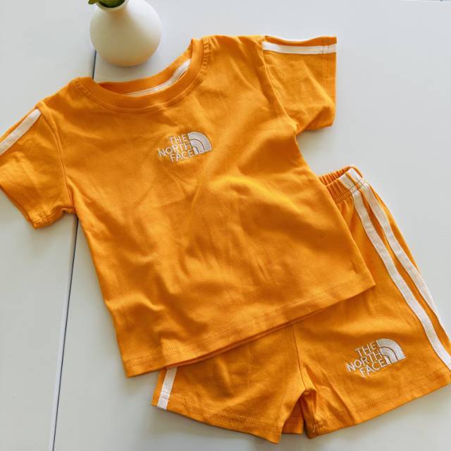 【80-130cm】二点セット 絶対欲しい 刺繍 シンプル カジュアル 半袖Tシャツ+ショートパンツ セットアップ