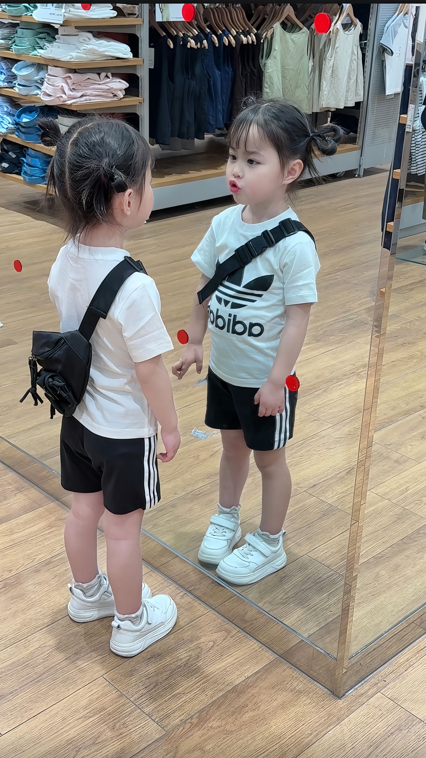【90-150cm】二点セット 絶対見逃さないで トレンド  スポーティー 半袖Ｔシャツ＋ショートパンツ セットアップ