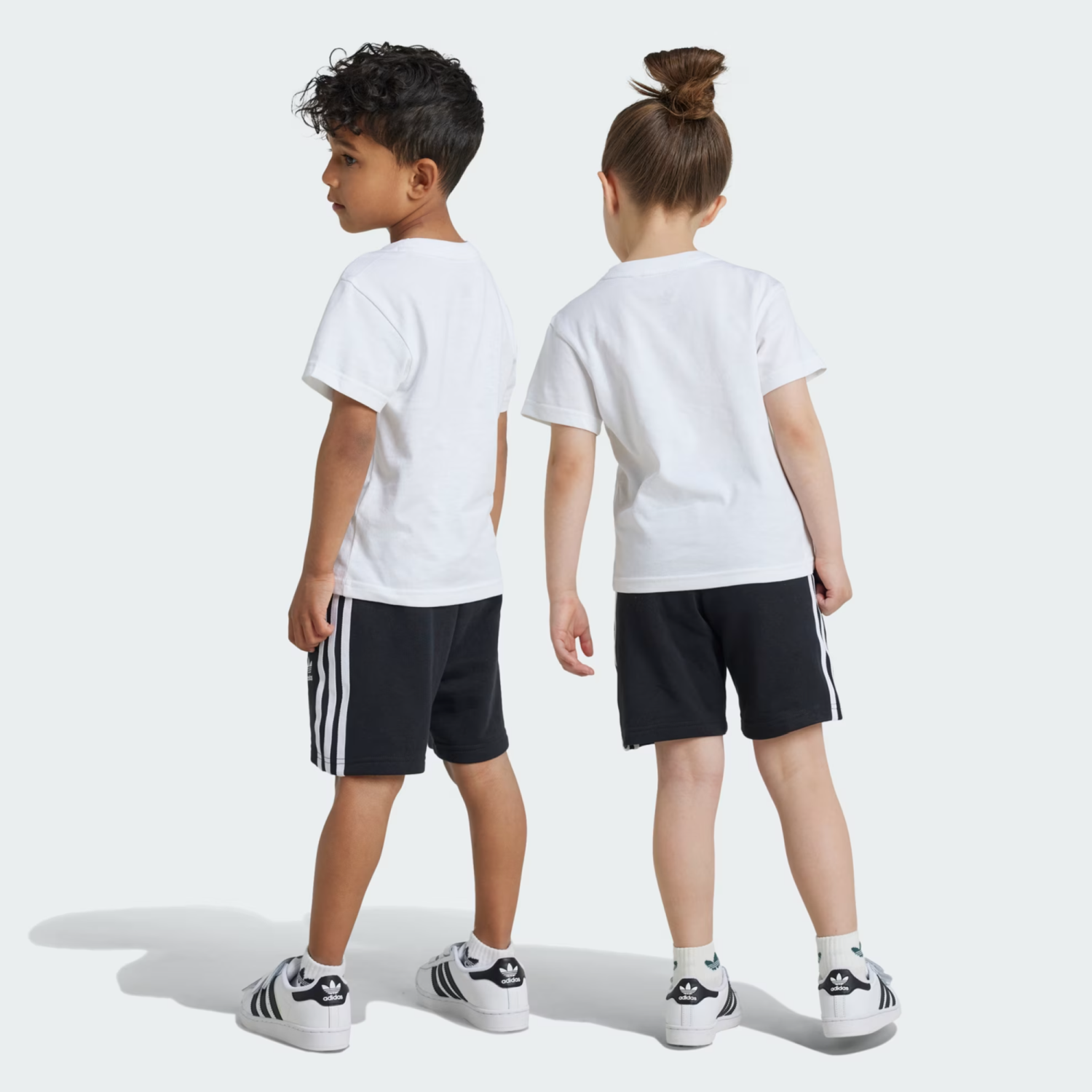 【90-150cm】二点セット 絶対見逃さないで トレンド  スポーティー 半袖Ｔシャツ＋ショートパンツ セットアップ