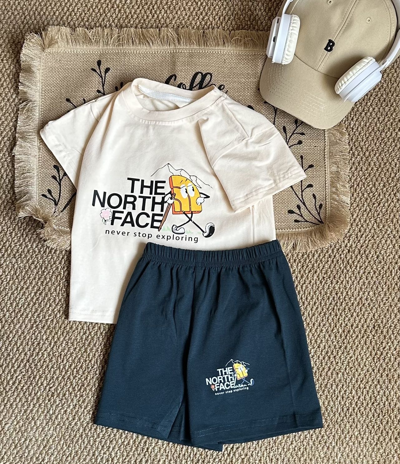 【80-130cm】二点セット 大人気 カジュアル 動きやすい 半袖Tシャツ+ショートパンツ セットアップ