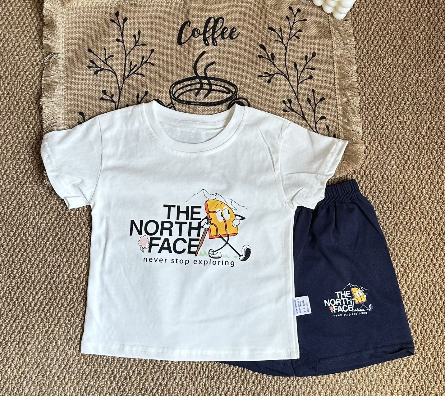 【80-130cm】二点セット 大人気 カジュアル 動きやすい 半袖Tシャツ+ショートパンツ セットアップ