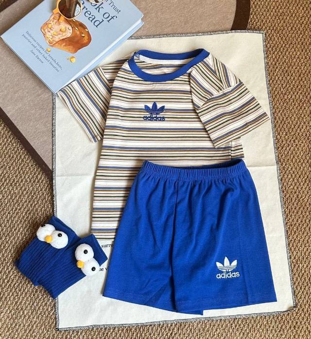 【80-130cm】二点セット デザイン満点 快適 ボーダー柄 半袖Ｔシャツ＋ショートパンツ セットアップ
