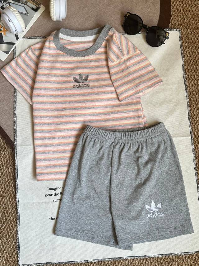 【80-130cm】二点セット デザイン満点 快適 ボーダー柄 半袖Ｔシャツ＋ショートパンツ セットアップ