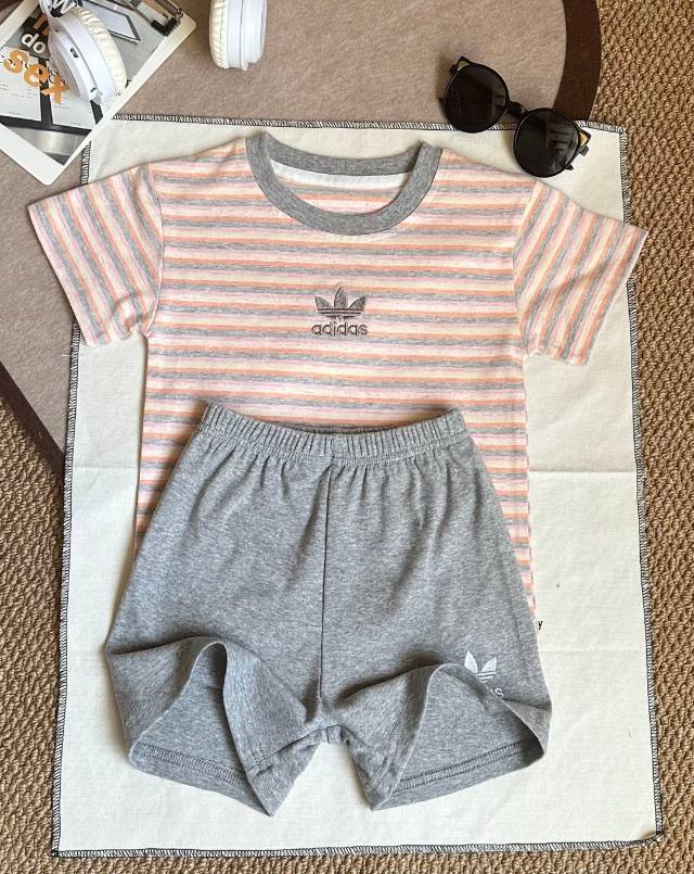 【80-130cm】二点セット デザイン満点 快適 ボーダー柄 半袖Ｔシャツ＋ショートパンツ セットアップ