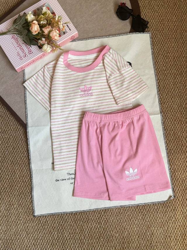 【80-130cm】二点セット デザイン満点 快適 ボーダー柄 半袖Ｔシャツ＋ショートパンツ セットアップ