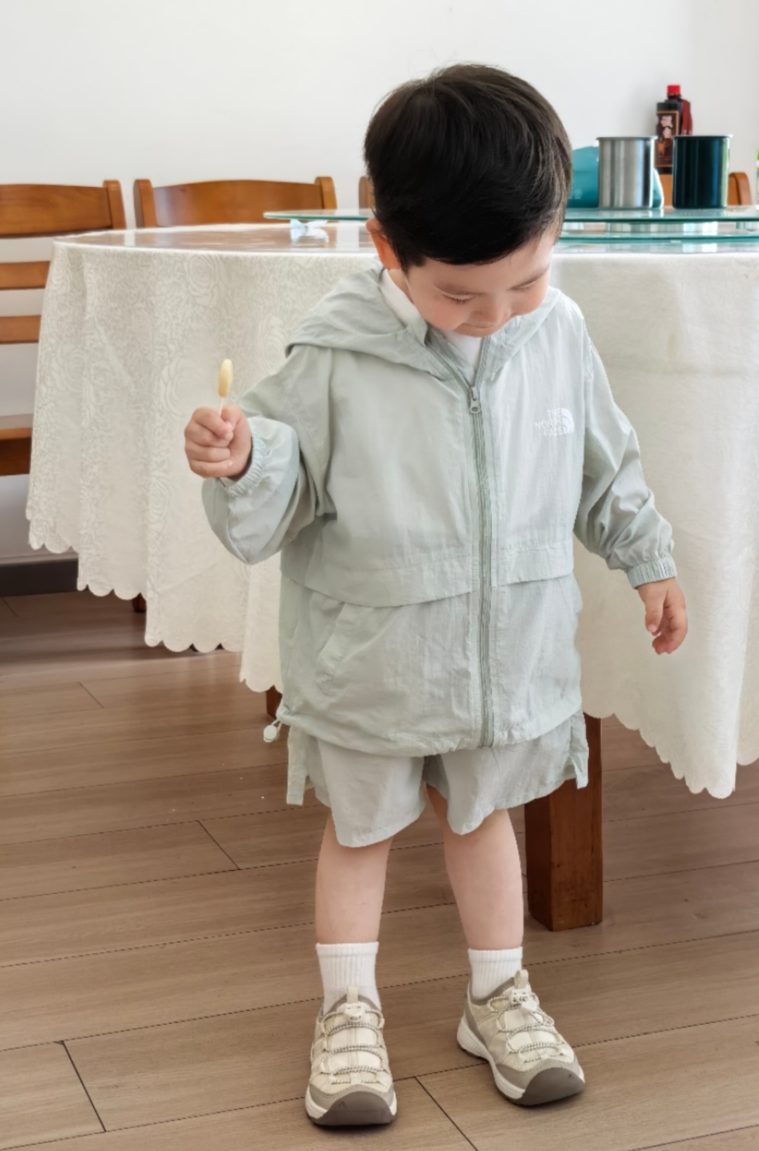 【90-150cm】二点セット 話題沸騰中 通気性抜群 日焼け防止 トップス+ショートパンツ セットアップ