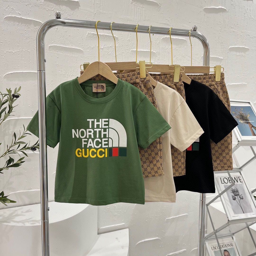 【90-160cm】二点セット 話題沸騰中 質感のいい  カジュアル 半袖Ｔシャツ＋ショートパンツ セットアップ
