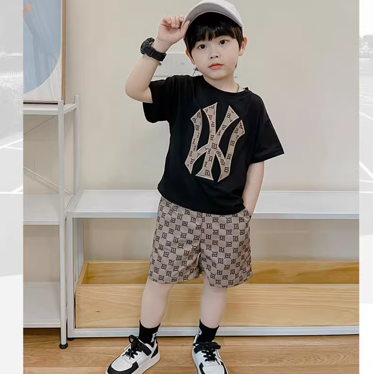 【90-160cm】二点セット 絶対後悔しない品質満点  カジュアル 半袖 Ｔシャツ＋ショートパンツ セットアップ