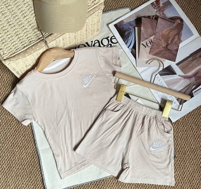 【80-130cm】二点セット 話題沸騰中 品質満点 通気性抜群 無地  半袖Ｔシャツ＋ショートパンツ セットアップ