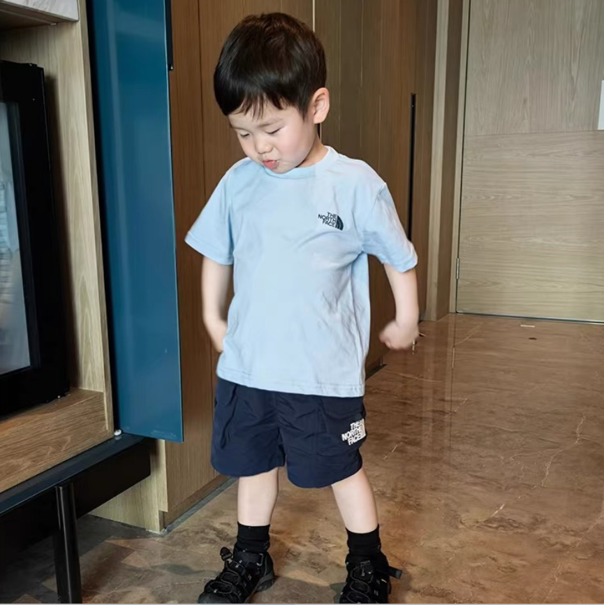 【110-150cm】二点セット コンフォート感抜群 通気性抜群 カジュアル 半袖 Tシャツ+ショートパンツ セットアップ