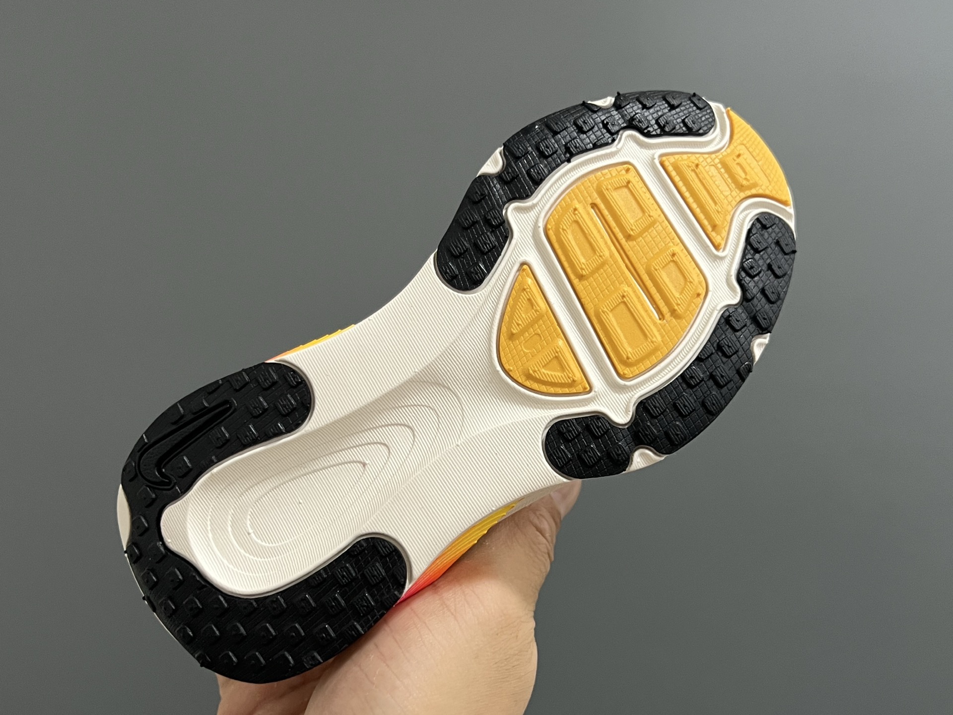 絶対後悔しない クッション性 軽量 履きやすい キッズシューズ スニーカー