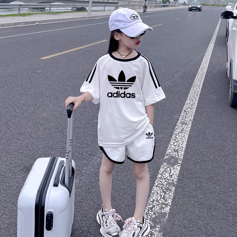 【90-160cm】二点セット デザイン満点 大注目 カジュアル 合わせやすい 女の子 半袖 Ｔシャツ＋ショートパンツ セットアップ