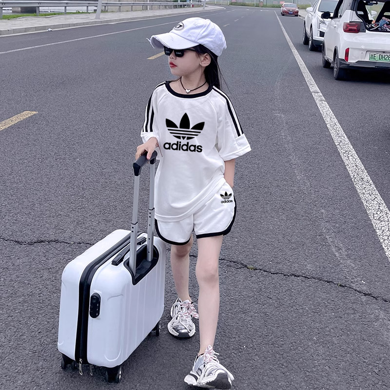 【90-160cm】二点セット デザイン満点 大注目 カジュアル 合わせやすい 女の子 半袖 Ｔシャツ＋ショートパンツ セットアップ