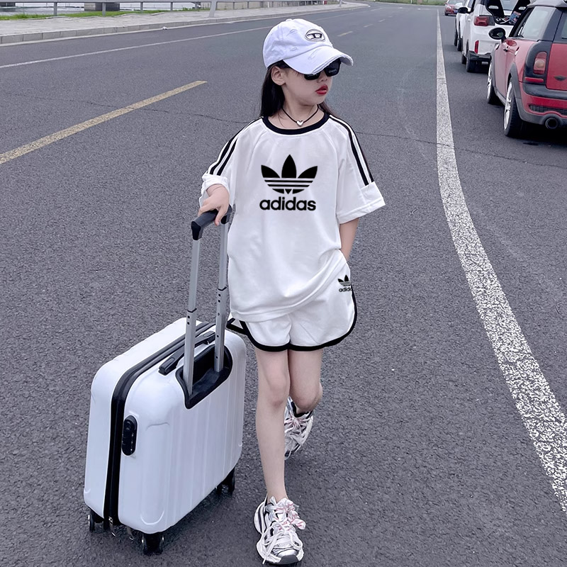 【90-160cm】二点セット デザイン満点 大注目 カジュアル 合わせやすい 女の子 半袖 Ｔシャツ＋ショートパンツ セットアップ