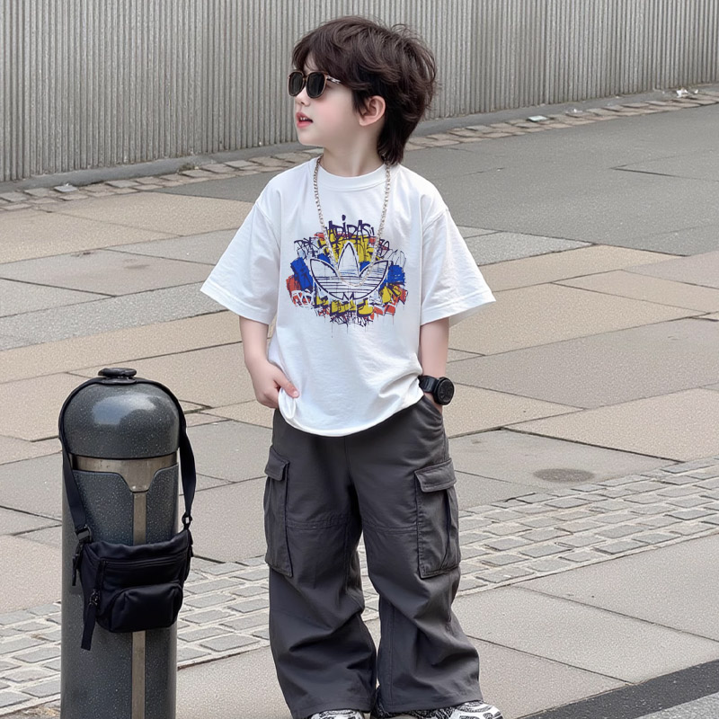 【90-160cm】目を奪われる 大活躍 カッコイイ 合わせやすい 多色展開 男の子 半袖 Ｔシャツ