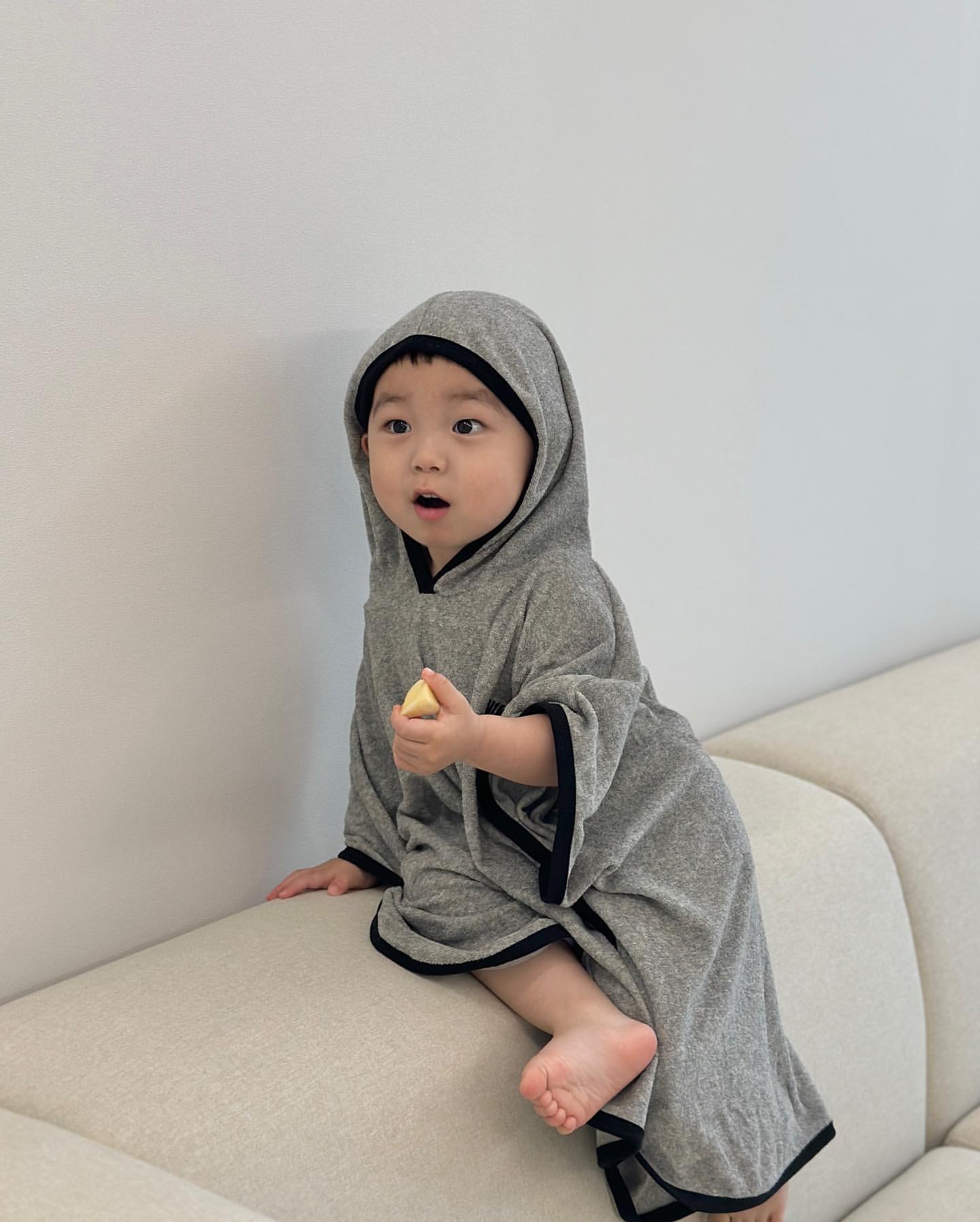 【1-6歳】絶対欲しい ナチュラル シンプル 柔らか素材 吸水速乾 キッズ フード付き バスローブ