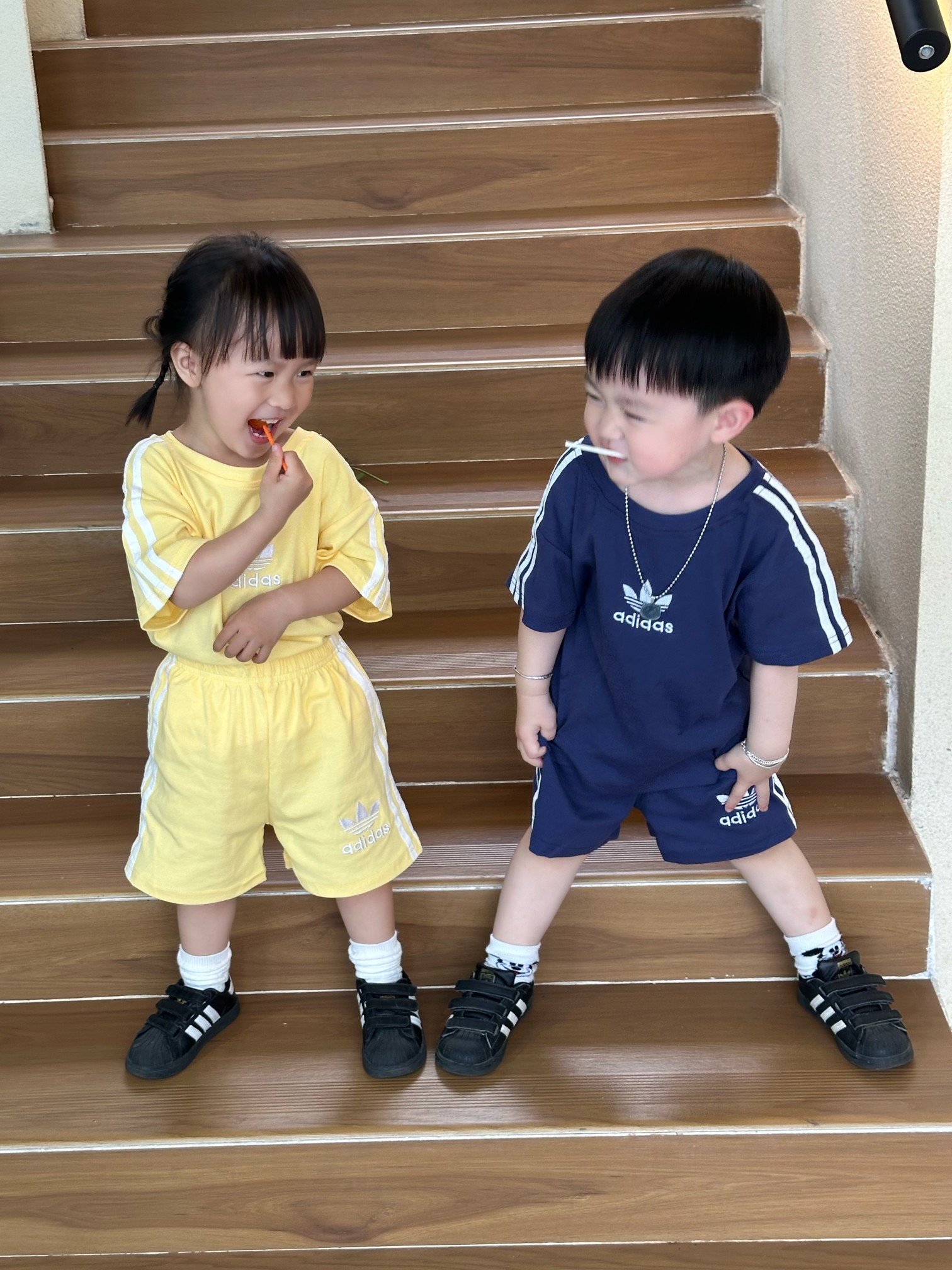 【80-130cm】二点セット 人気爆発中 売れ筋 カジュアル 無地 スポーティ 半袖Tシャツ+ショートパンツ セットアップ