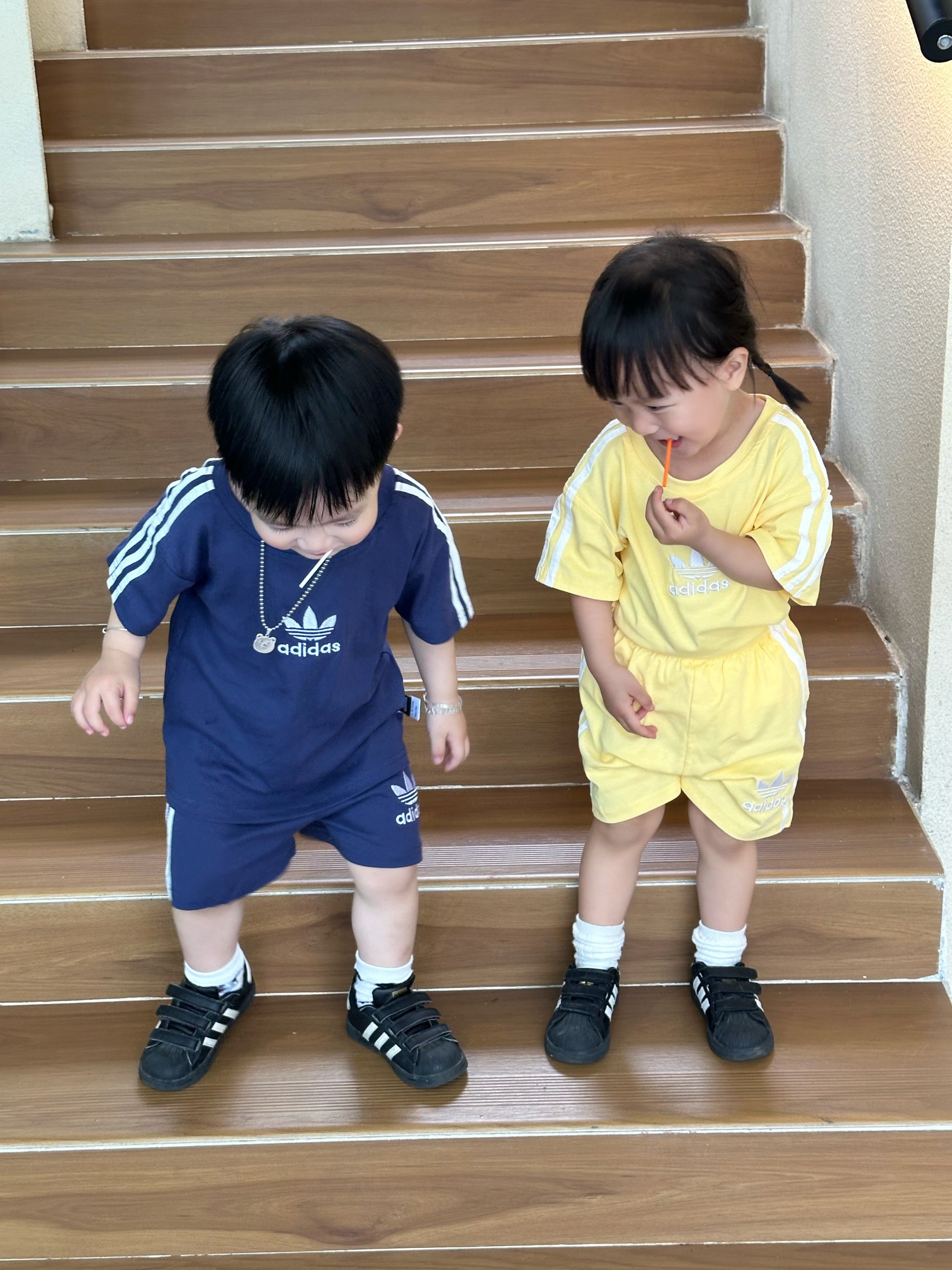 【80-130cm】二点セット 人気爆発中 売れ筋 カジュアル 無地 スポーティ 半袖Tシャツ+ショートパンツ セットアップ